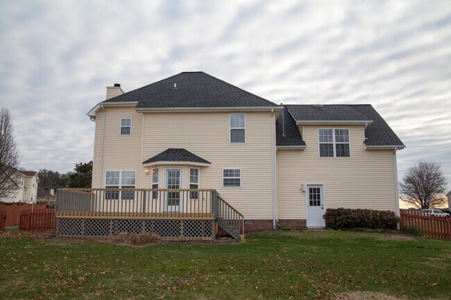 Building Photo - 2105 Shuler Pl