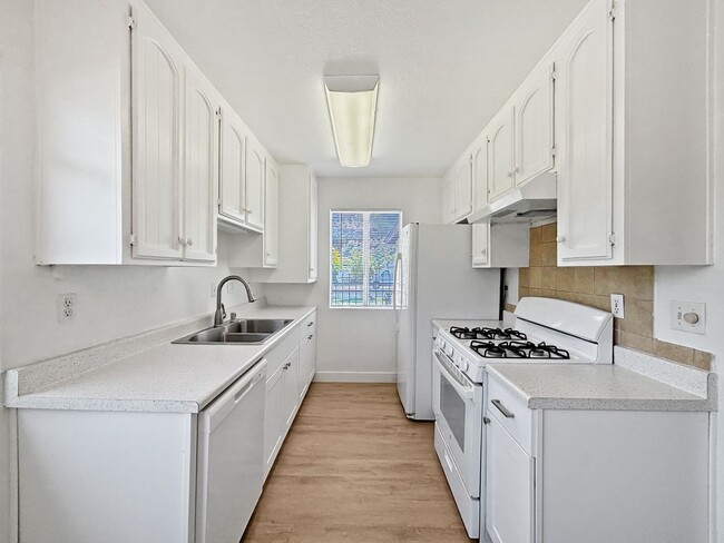 Building Photo - Updated 3B/2BA House in North Park w/ Cove...