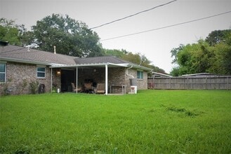Building Photo - 11210 Sageoak Dr