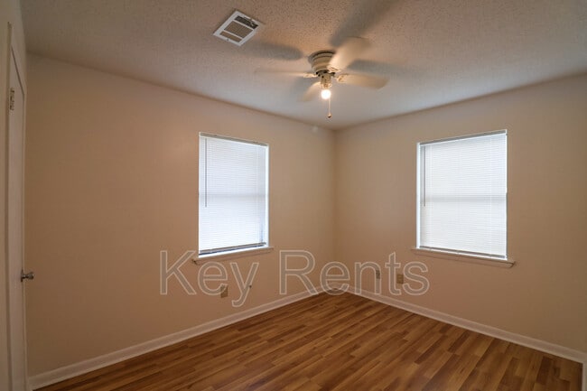 Building Photo - 4679 Bradley Dr