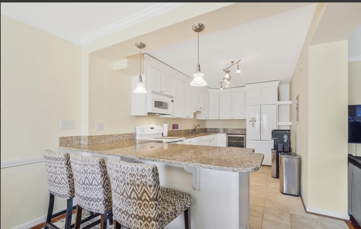 Foto principal - 8340 Greensboro Dr