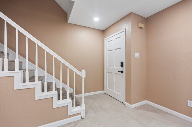 Building Photo - Furnished Option, Modern Comfort & Private Gated Patio!
