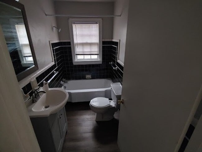 Foto del edificio - 2 bed/1 bath