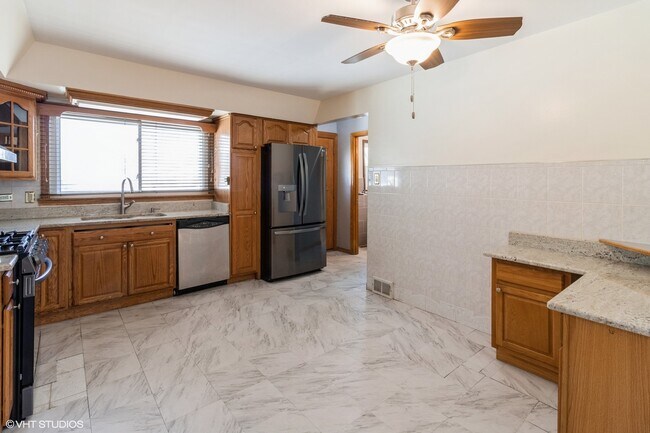 Foto del edificio - 4530 Butterfield Rd