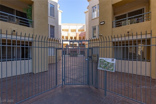 Building Photo - 210 E Flamingo Rd