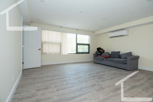 Building Photo - 2 Bed 2 Bath in Packard's Corner Available...