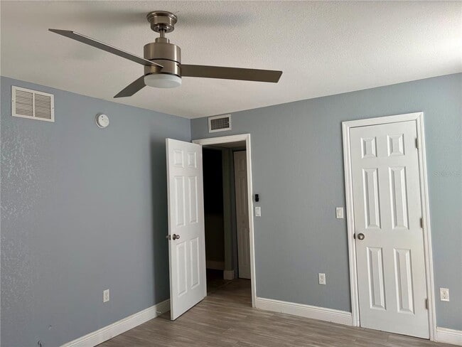 Building Photo - 3845 S Lake Dr