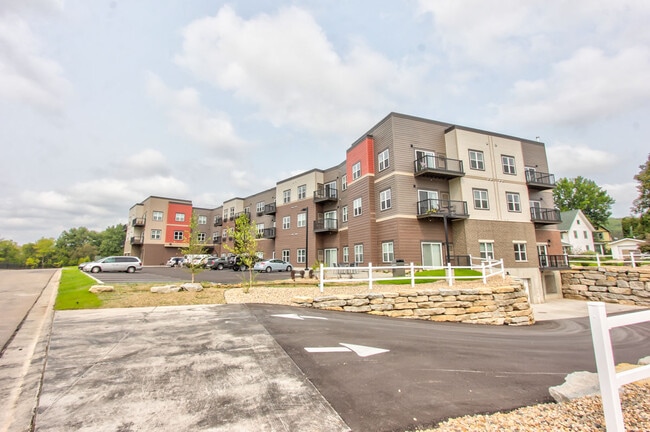 Building Photo - Esser Place