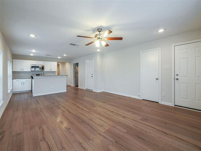 Foto del edificio - 5317 Reiger Ave