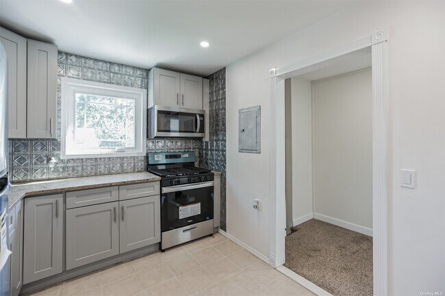 Foto del edificio - 751 Railroad Ave