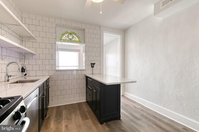 Foto del edificio - 860 W 33rd St