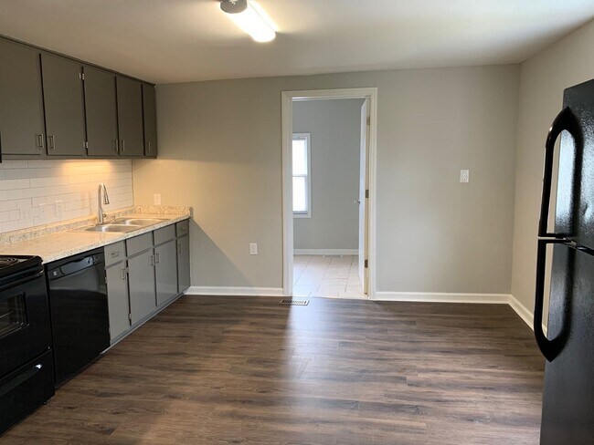 Foto del edificio - Three bedroom 2 bath apartment in Mebane