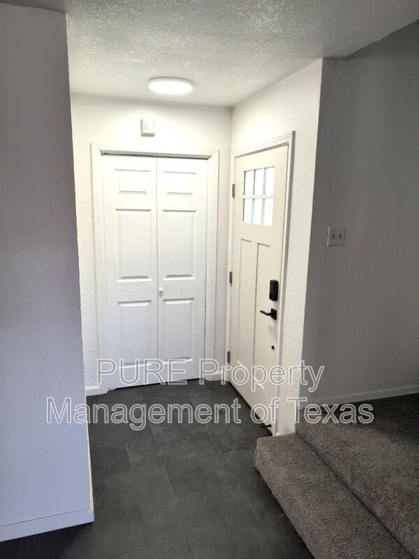 Building Photo - 3413 Lynridge Dr