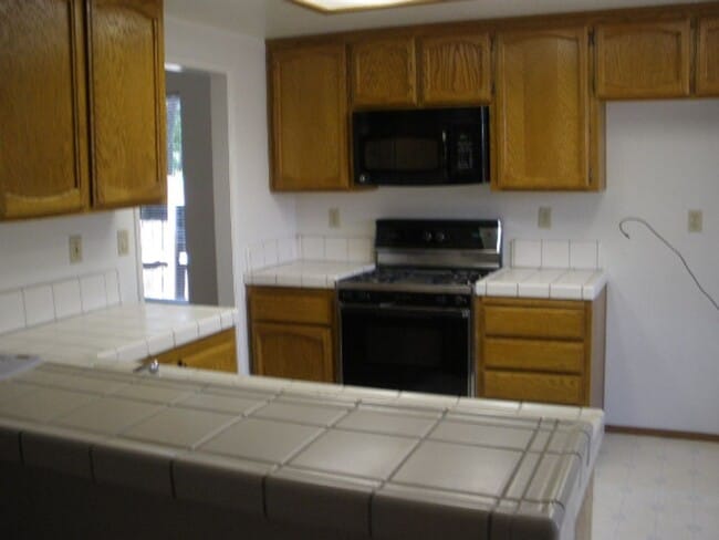 Building Photo - 700 Rambleton Dr