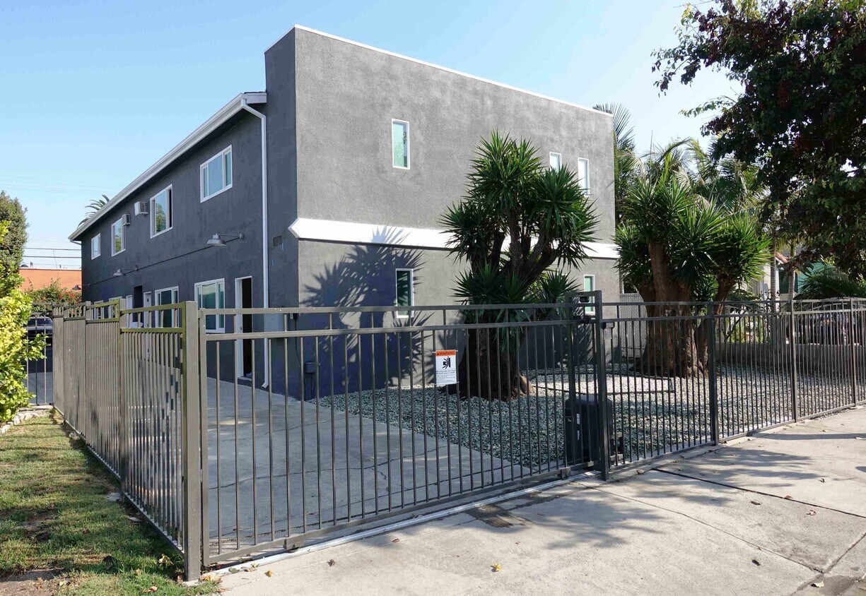 Primary Photo - 2236 Hauser blvd