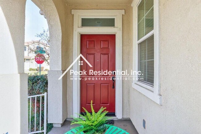 Building Photo - 3 br, 2.5 bath House - 736 Ferrier Wy