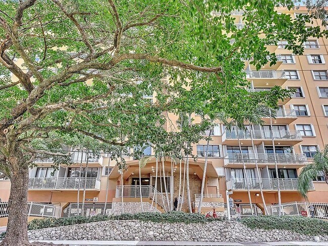 Building Photo - 2450 NE 135th St