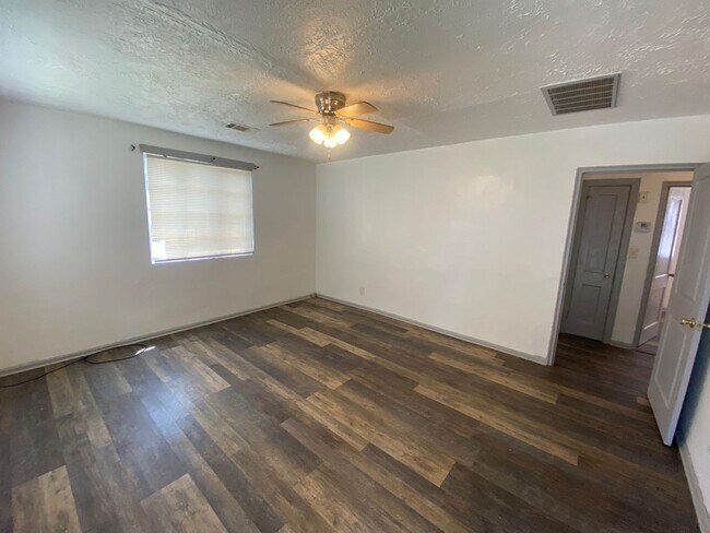 Building Photo - 2512 Lumpkin Ct