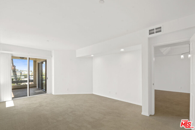 Building Photo - 122 Ocean Park Blvd