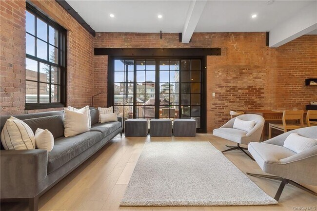 Foto del edificio - 17 N Washington St