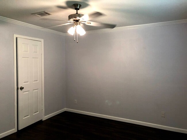 Foto del edificio - Room For Rent