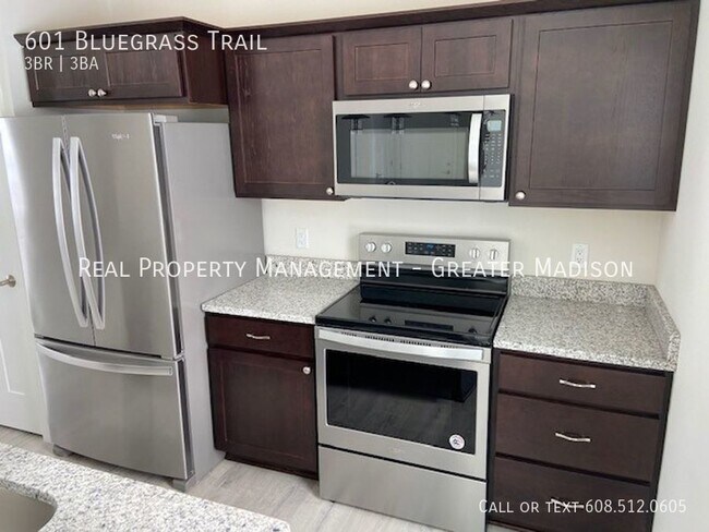 Foto del edificio - Beautiful new construction Waterloo corner...