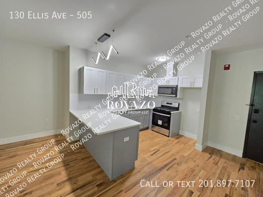 Primary Photo - 130 Ellis Ave-- 3 bedrooms 2 baths in Irvi...