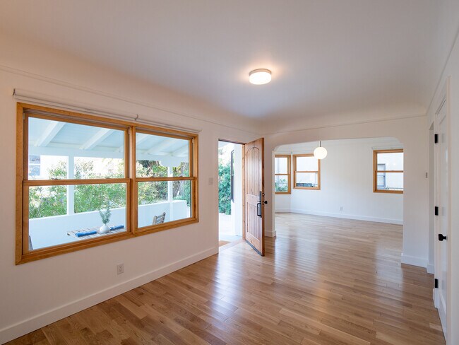 Building Photo - 2907 1/2 12th Ave