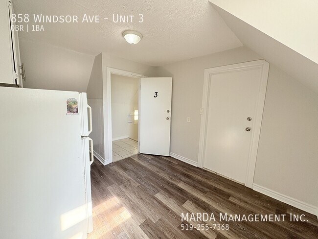 Photo du bâtiment - COZY BACHELOR UNIT 1 BATH - ALL INCLUSIVE - DOWNTOWN WINDSOR!