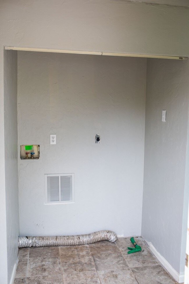 Building Photo - 2 br, 1 bath House - 4120 Jones Blvd.