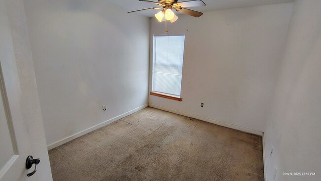 Building Photo - 812 S Varr Ave