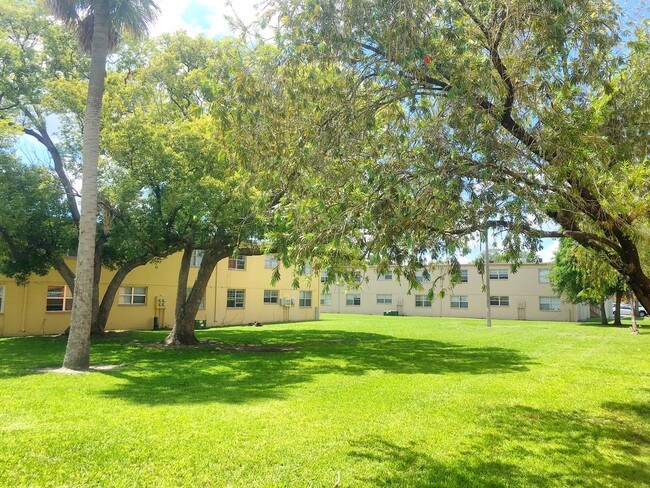 Foto del edificio - 432 W Oak Ridge Rd