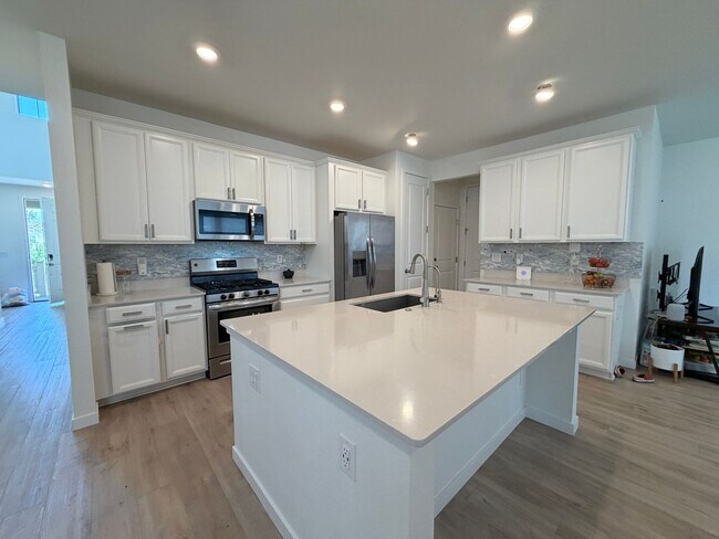 Foto del edificio - Modern Duplex Near Cherry Creek Trail with Quartz Kitchen, Loft & Low-Maintenance Living