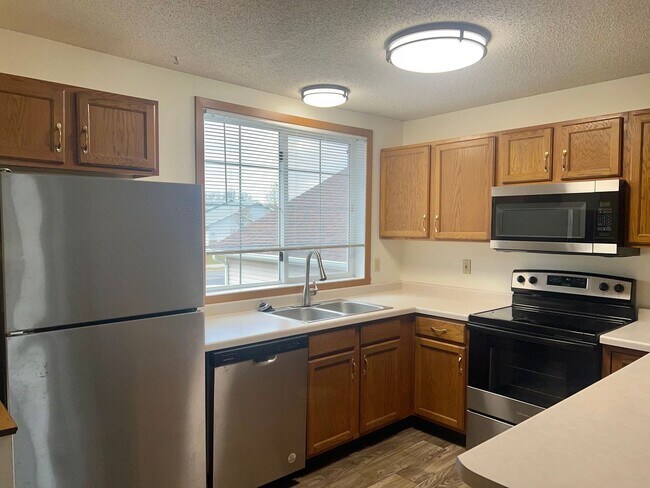 Building Photo - Updated 3 bedroom, 2 bath Townhome located...