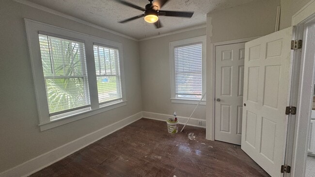 Building Photo - Single Family Home - Three Bedroom Under R...