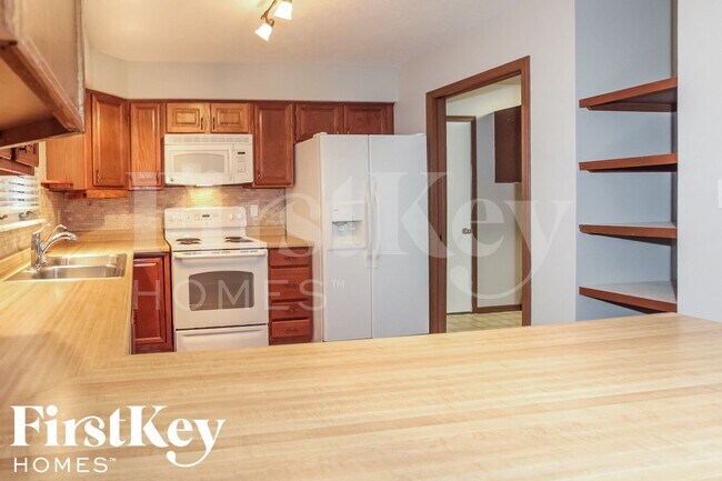 Building Photo - 6921 Mapleton Ct