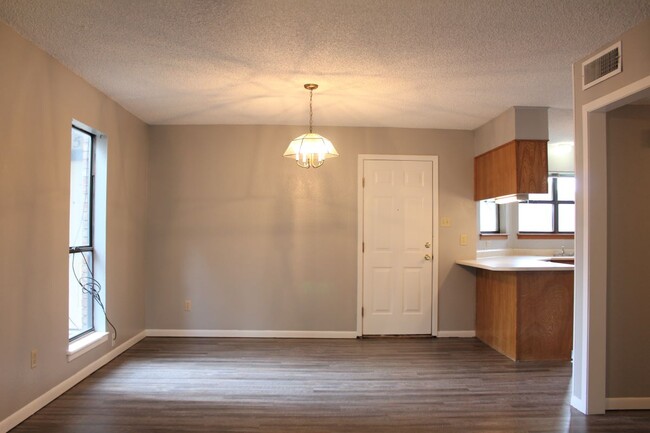 Building Photo - 161 Ben Hogan Dr