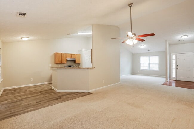 Building Photo - 909 Shadow Lake Dr