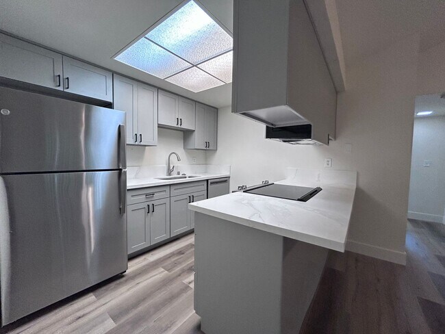 Foto del edificio - 6852-6854 Trovita Way