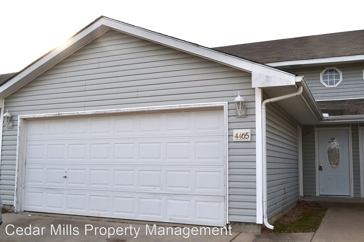 Foto principal - 3 br, 1.5 bath House - 4465 S. Dodge Ave.