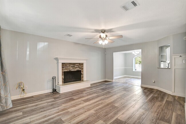 Building Photo - 22806 Lantana Dr