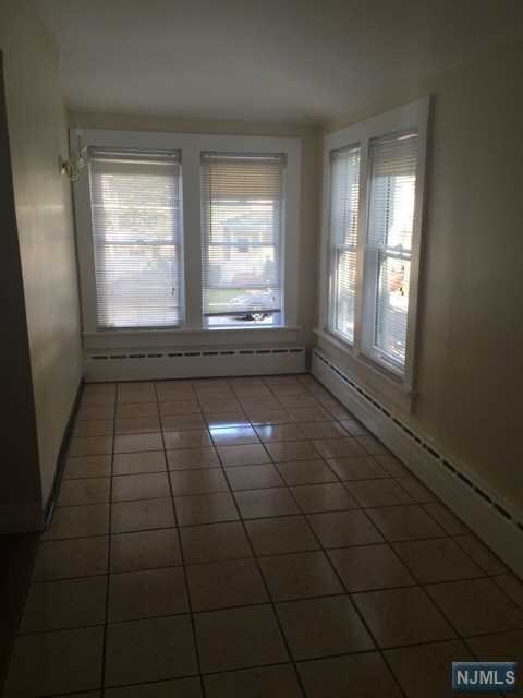 Building Photo - 544 Linden Ave