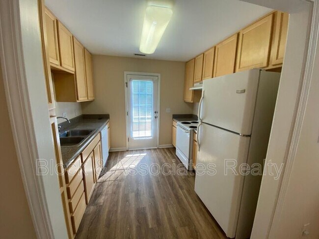 Building Photo - 10132 Blackwell Dr