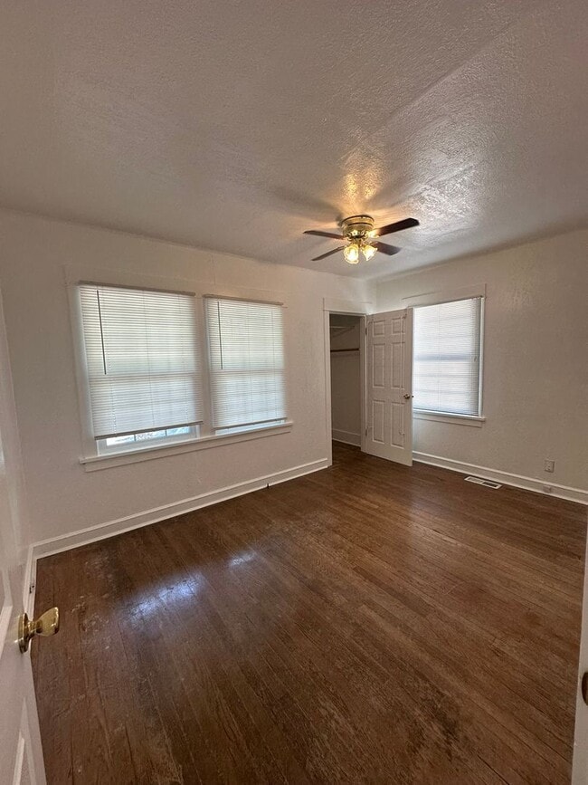 Building Photo - 3 Bedroom House with basement