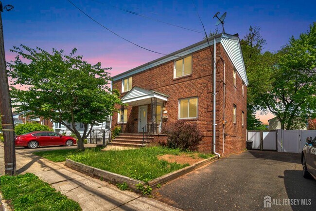 Foto del edificio - 1355 Hamilton St