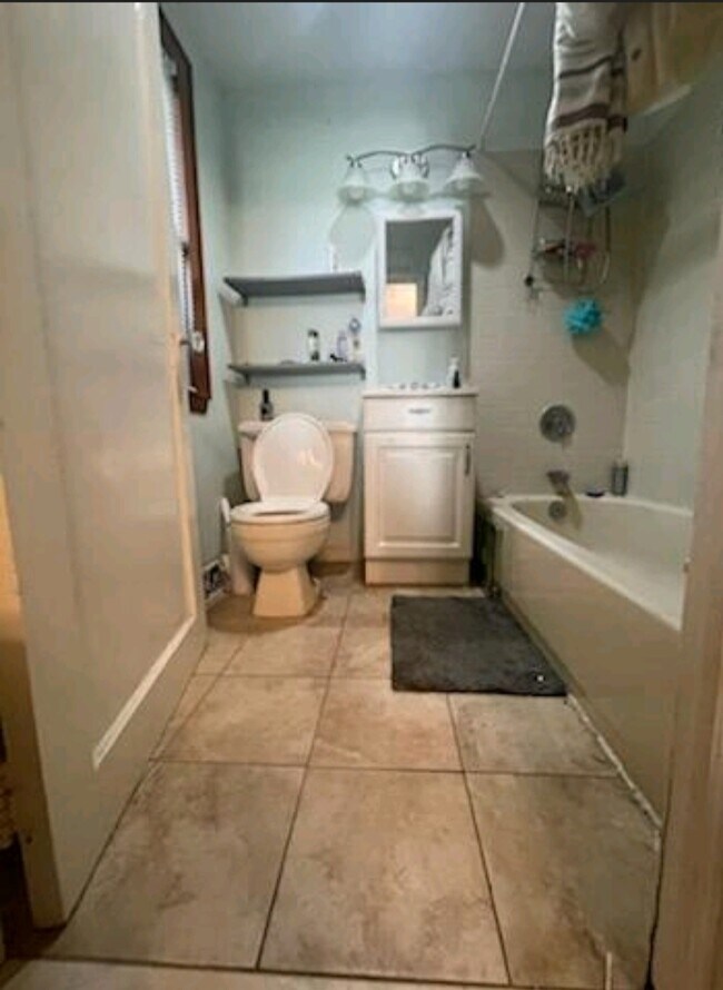 Bathroom - 4 Butler Plz