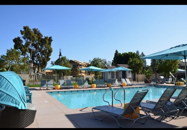 Building Photo - 112 Lantana Dr