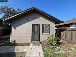 Building Photo - 1513 5th St