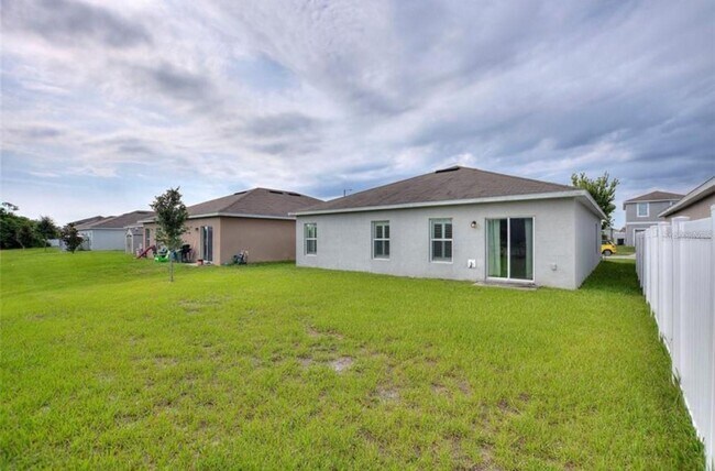 Building Photo - 287 Oleander St