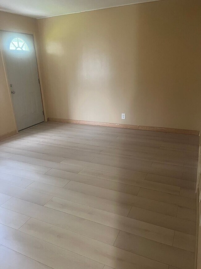 Foto del edificio - 2 Bedroom Townhome - Bedford